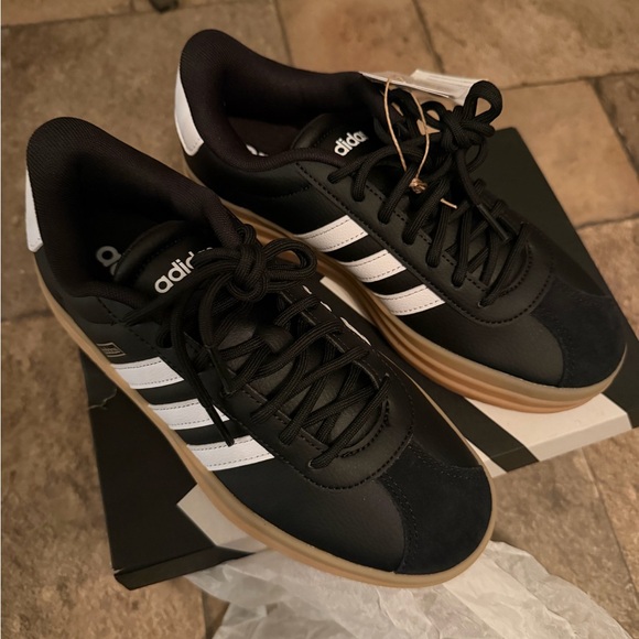 adidas Women's VI Court Bold Sneakers NWT size 5 new in box - Picture 2 of 10